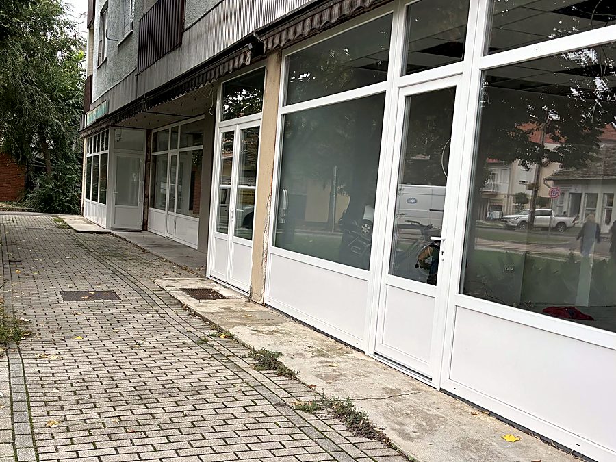 Üzletportál, teljes üvegfelület